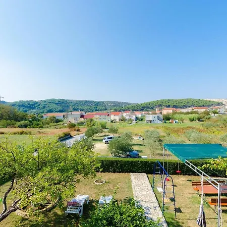 Danica アパート ロパール