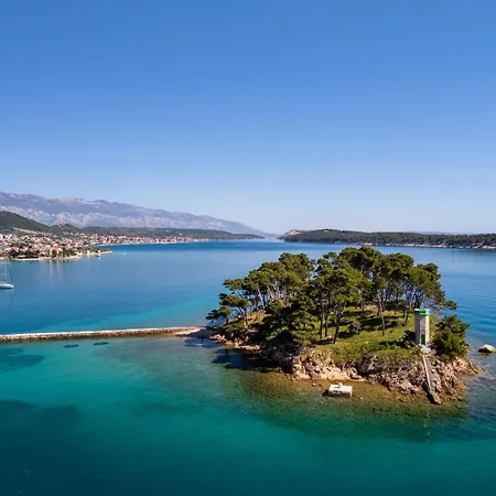 Danica アパート ロパール