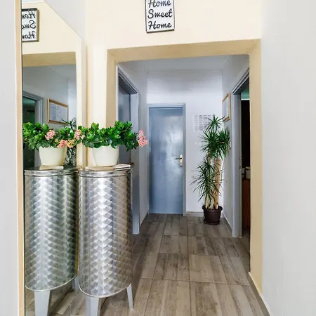 Danica アパート *