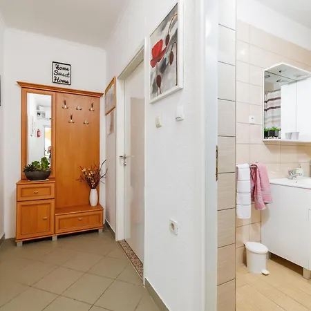 Danica アパート ロパール